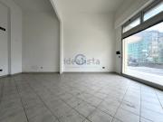 Locale in affitto di 100 m² in Viale Crotone, 237