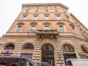 Locale in affitto di 129 m² in Via del Piè di Marmo, 2