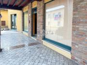 Locale in affitto di 130 m² in Via Giacomo Matteotti