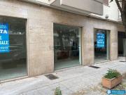 Locale in affitto di 180 m² in Via Giacomo Leopardi