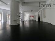 Locale in affitto di 220 m² in Via Giuseppe Martucci
