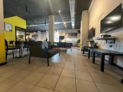Locale in affitto di 223 m² in Via degli Aragonesi
