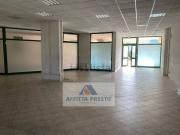 Locale in affitto di 230 m² in Via Giulio Masini
