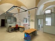 Locale in affitto di 250 m² in Via D&apos Elia, 8