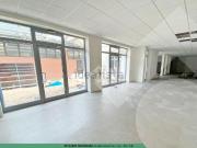 Locale in affitto di 270 m² in Via Cardinal Ferrari, 44