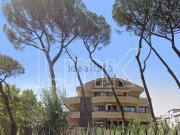 Locale in affitto di 275 m² in Via del Trullo