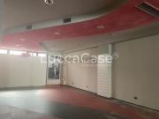 Locale in affitto di 360 m² in Via Martiri delle Foibe
