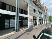 Locale in affitto di 360 m² in Via Rembrandt