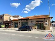 Locale in affitto di 371 m² in Via Napoli, 81