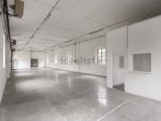 Locale in affitto di 380 m² in Via Piazzolo, 5