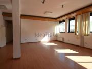Locale in affitto di 460 m² in Viale Stazione, 73