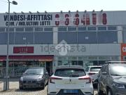 Locale in affitto di 550 m² in Via Lura, 37