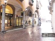 Locale in affitto di 60 m² in Via Fratelli Rosselli, 31