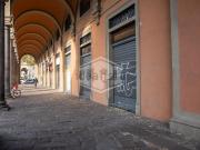 Locale in affitto di 610 m² in Piazza della Libertà, 34