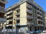 Locale in affitto di 820 m² in Via Deruta, 98