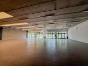 Locale in affitto di 880 m² in Via Romanino, 1