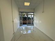 Locale in vendita di 100 m² in Via Alberto Ascari