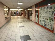 Locale in vendita di 106 m² in Via Moncenisio, 10