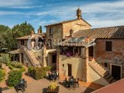 Locale in vendita di 1100 m² in Via Belvedere, 4