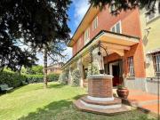 Locale in vendita di 1200 m² in Via Beppe Fenoglio, 4