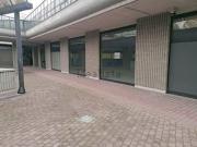 Locale in vendita di 1400 m² in Via Saronnese