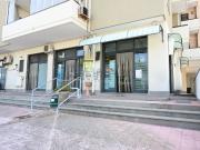 Locale in vendita di 180 m² in Via Achille Grandi, 33