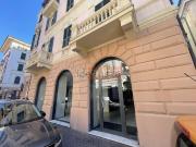Locale in vendita di 184 m² in Via Cesare Battisti