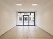 Locale in vendita di 186 m² in Via Francesco Baracca, 42