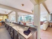 Locale in vendita di 2000 m² in Via Machiavelli, 63