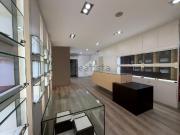 Locale in vendita di 200 m² in Borgo Palazzo, 39