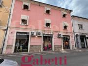 Locale in vendita di 214 m² in Via Luigi Ferritto