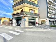 Locale in vendita di 220 m² in Via Caduti Bollatesi, 42