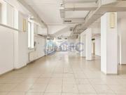 Locale in vendita di 227 m² in Via Padova, 324