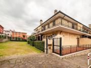 Locale in vendita di 250 m² in Via Domizio Cavazza, 8