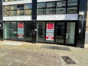 Locale in vendita di 290 m² in Via Giovanni Amendola, 106