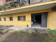 Locale in vendita di 300 m² in Via Cassani