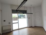 Locale in vendita di 30 m² in Via G. Colombari, 11