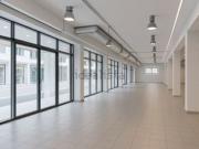 Locale in vendita di 3300 m²