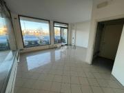 Locale in vendita di 42 m² in Via Eugenio Montale, 6