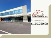 Locale in vendita di 442 m² in Via Europa, 4