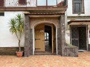 Locale in vendita di 450 m² in Via Agnano Agli Astroni