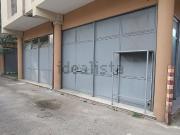 Locale in vendita di 630 m² in Via Francesco Petrarca