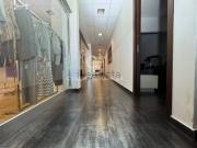 Locale in vendita di 648 m² in Via Leucatia, 121