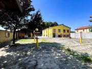 Locale in vendita di 670 m² in Via Samperone, 13