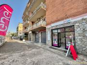 Locale in vendita di 77 m² in Via Casilina, 1110