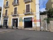 Locale in vendita di 79 m² in Via Olivetani, 10