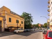 Locale in vendita di 85 m² in Via Laurentina