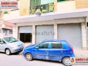Locale in vendita di 90 m² in Via Cardinale Capecelatro, 76
