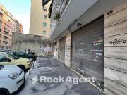 Locale in vendita di 90 m² in Via Roviano, 57