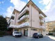 Locale in vendita di 94 m² in Via F. Petrarca, 87